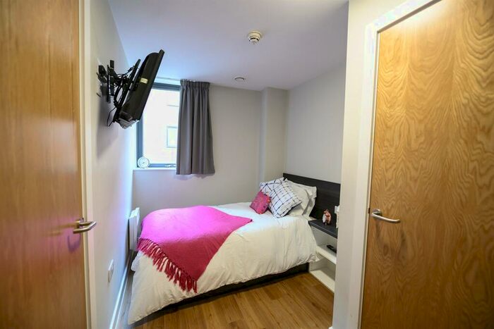 2 Bedroom Apartment To Rent In Bedroom Apartment In Queen Street, Sheffield, S1