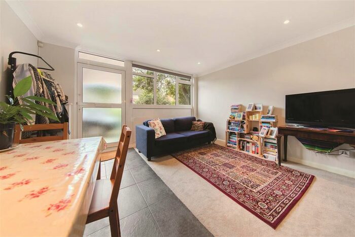 1 Bedroom Flat To Rent In Putney Hill, London, SW15