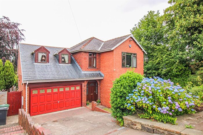 4 Bedroom Detached House For Sale In Frank Lane, Thornhill, WF12