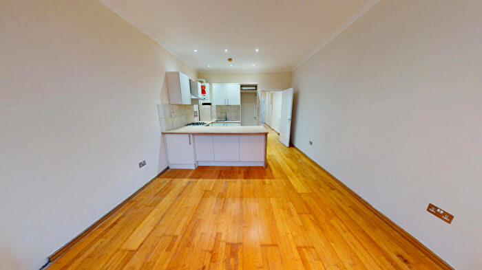 2 Bedroom Flat To Rent In Arcadian Gardens, N22