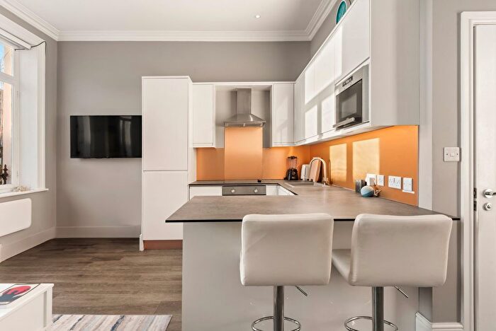 1 Bedroom Flat To Rent In Trebovir Road, Earls Court, SW5