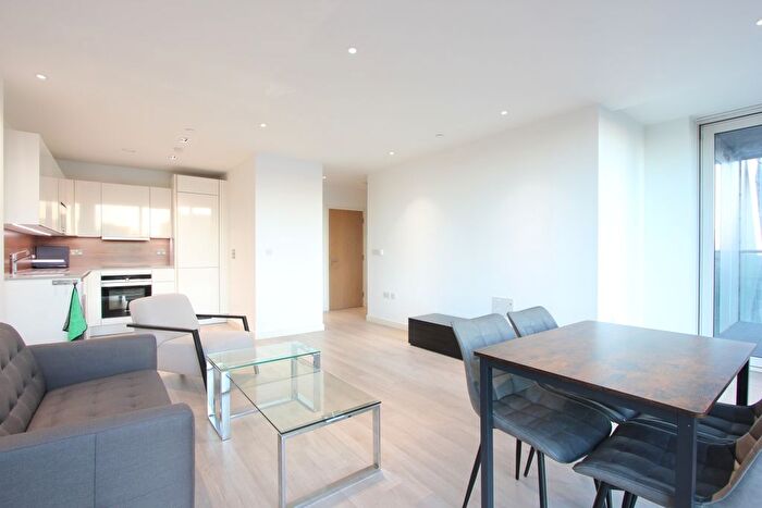 1 Bedroom Flat To Rent In Skyline Apartments, Devan Grove, London, N4