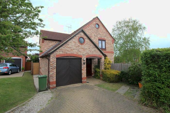 3 Bedroom Detached House To Rent In Chaffinch Crescent, CM11