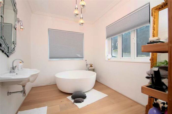 2 Bedroom Detached Bungalow To Rent In Main Road, Biggin Hill, Westerham, TN16