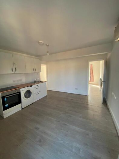 2 Bedroom Flat To Rent In High Road, Turnford, EN10