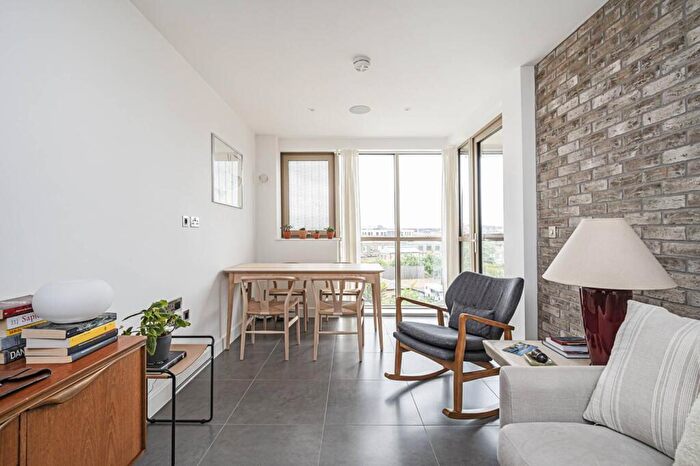 1 Bedroom Flat To Rent In White Post Lane, Hackney Wick, London, E9