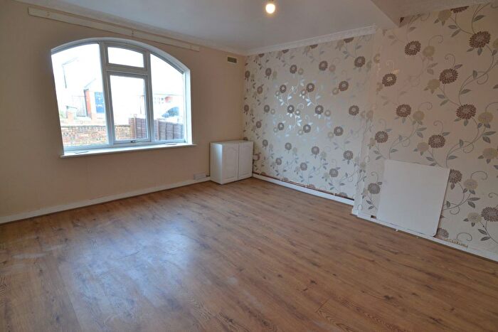 3 Bedroom Semi-detached House To Rent In Hawksford Crescent, Wolverhampton, WV10