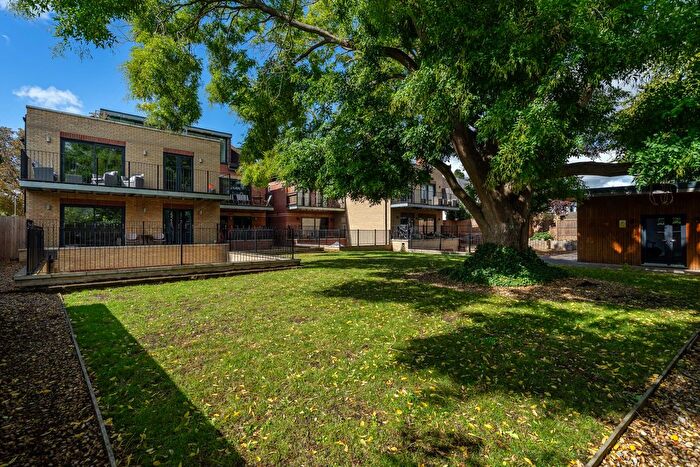 2 Bedroom Flat For Sale In Gunnersbury Avenue, Ealing, W5