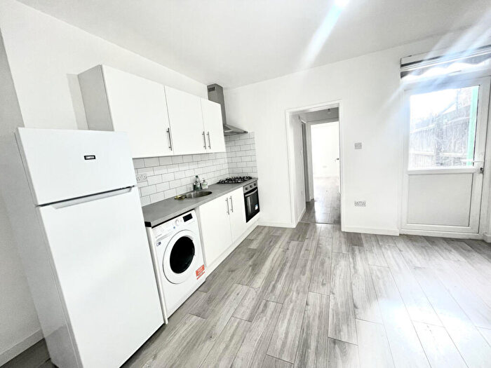 2 Bedroom Flat To Rent In Nags Head Road, EN3