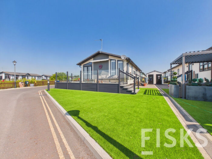 2 Bedroom Park Home For Sale In Pebble Road, Canvey Island, SS8
