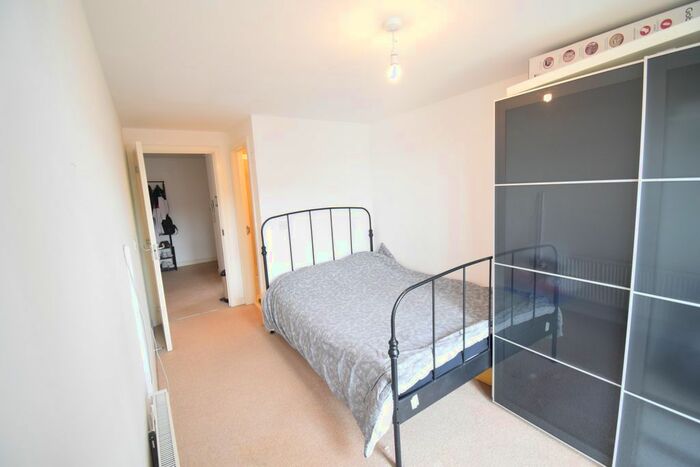 2 Bedroom Flat For Sale In Morris Walk, Dartford, DA1