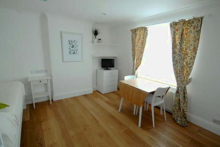 Studio To Rent In Craven Hill Gardens, London, W2