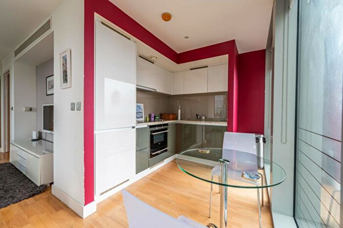 1 Bedroom Flat To Rent In Landmark East Tower, Canary Wharf, London, E14