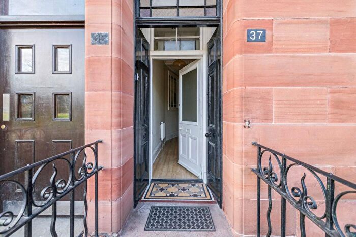 2 Bedroom Flat For Sale In Thornwood Drive, Thornwood, G11