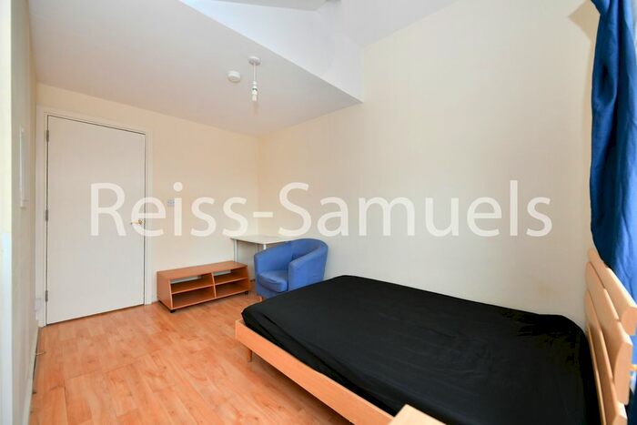 5 Bedroom Town House To Rent In Cyclops Mews, Isle Of Dogs, Canary Wharf, London, E14