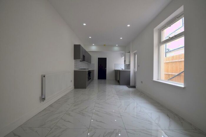 6 Bedroom House To Rent In Llandough Street, Cathays, CF24