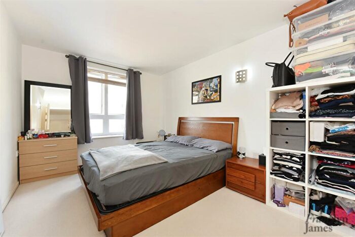 1 Bedroom Flat For Sale In Adriatic Building, Narrow Street, London, E14