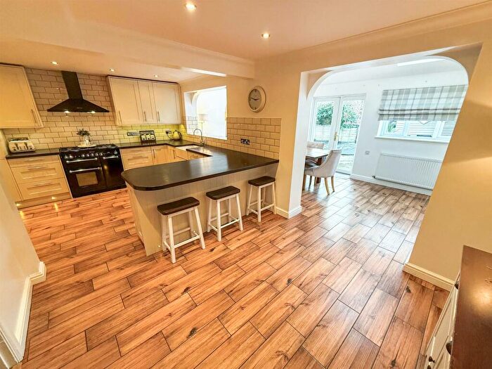 4 Bedroom Detached House For Sale In Maes Hyfryd, Chirk, LL14