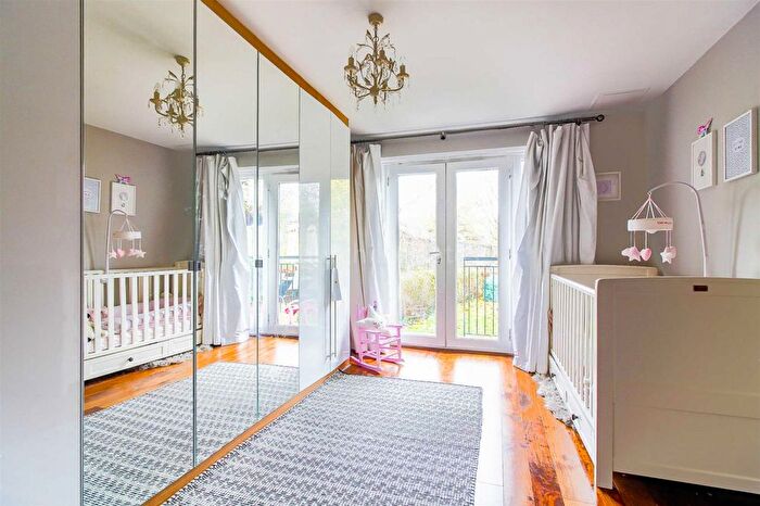 2 Bedroom Flat To Rent In Chelsea Mews, Wanstead, E11