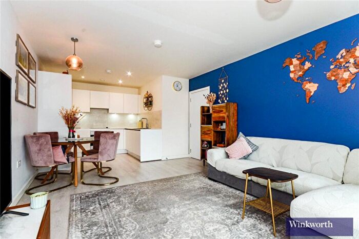 2 Bedroom Apartment For Sale In Hargrave Drive, Harrow, Middlesex, HA1