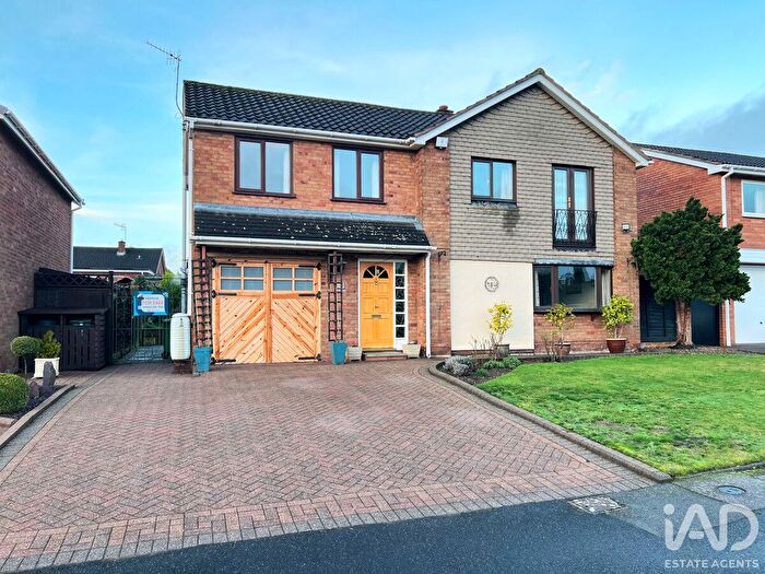 4 Bedroom Detached House For Sale In Cedars Avenue, Kingswinford, DY6