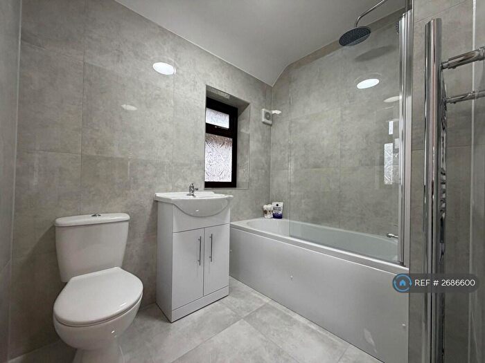 3 Bedroom Semi Detached House To Rent In Larkhill Close, Leeds, LS8