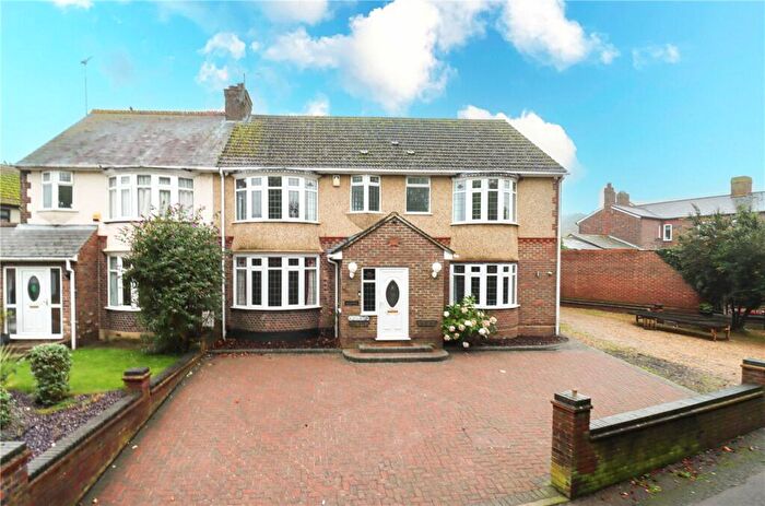 5 Bedroom Semi-Detached House To Rent In Mangrove Road, Cockernhoe, Luton, Hertfordshire, LU2