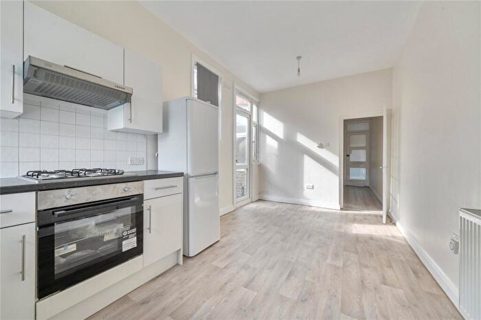 2 Bedroom Flat To Rent In Sketty Road, Enfield, EN1