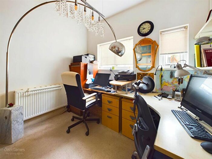 4 Bedroom Detached House For Sale In Oakdale Road, Carlton, Nottingham, NG4
