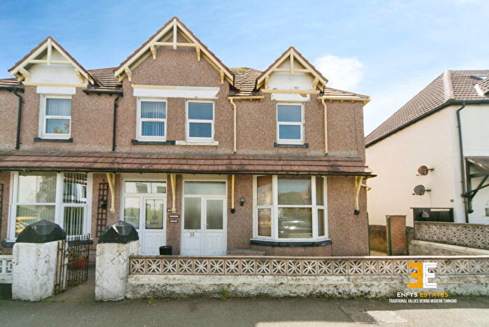 6 Bedroom Semi-Detached House For Sale In Trinity Avenue, Llandudno, LL30