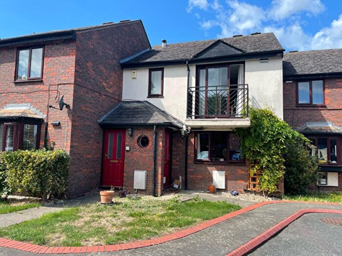 2 Bedroom Maisonette To Rent In Boleyn Road, Walthamstow, London, E17