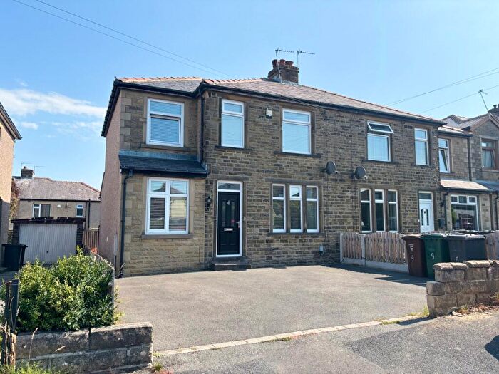 4 Bedroom Semi-Detached House For Sale In Kenley Mount, Wibsey, Bradford, BD6