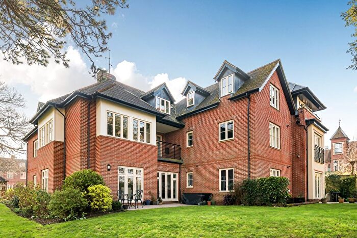 3 Bedroom Flat For Sale In Milesdown Place, Winchester, Hampshire, SO23
