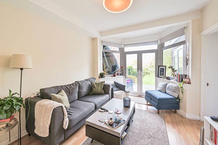 1 Bedroom Flat To Rent In Dehar Crescent, Hendon, London, NW9