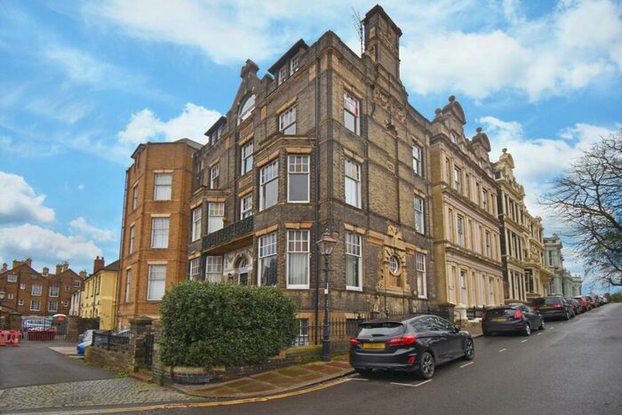 1 Bedroom Flat To Rent In Castle Hill Rochester, ME1