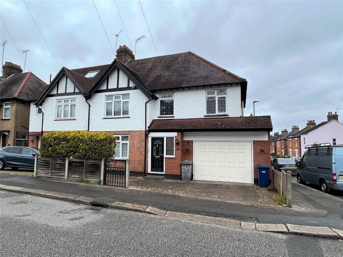 4 Bedroom Detached House To Rent In Cranbrook Road, East Barnet, EN4