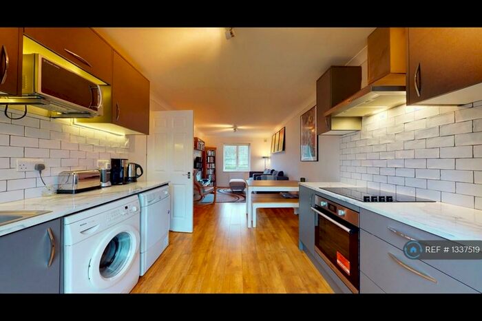 2 Bedroom Flat To Rent In Ravensbourne Mansions, London, SE8