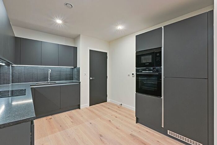 2 Bedroom Flat To Rent In Middle Road, London, W7