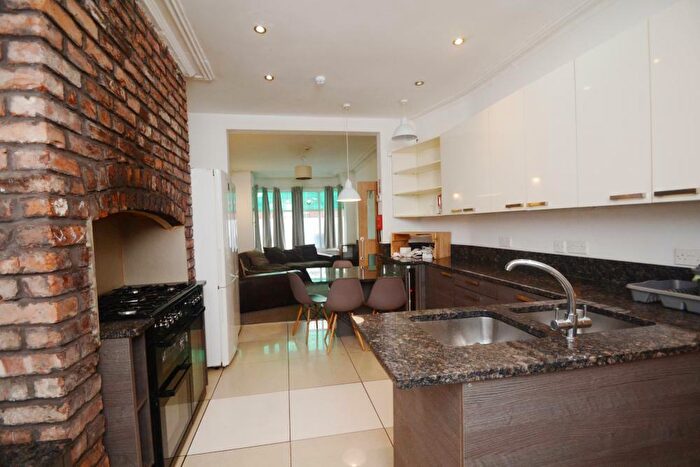 6 Bedroom Flat To Rent In Heald Grove, Rusholme, Manchester, M14