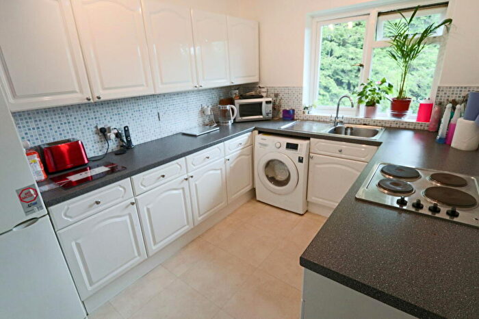 2 Bedroom Apartment For Sale In Tupwood Lane, Caterham, CR3