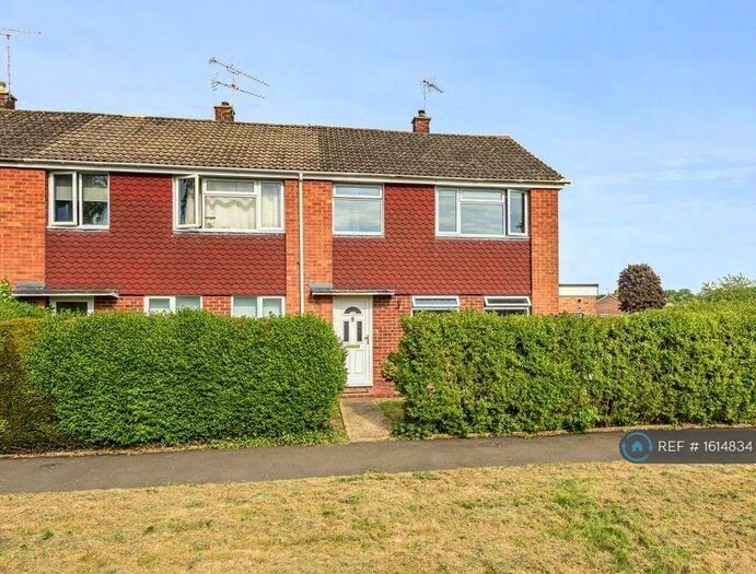 4 Bedroom Semi-Detached House To Rent In Kinver Close, Romsey, SO51