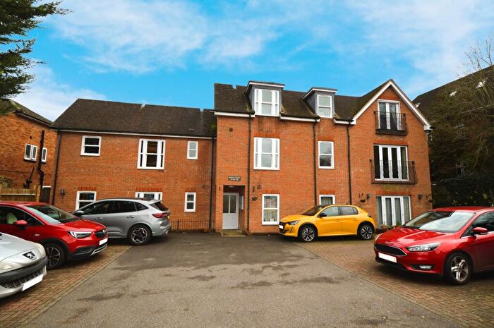 2 Bedroom Flat For Sale In Rowan Court, Bagshot, GU19
