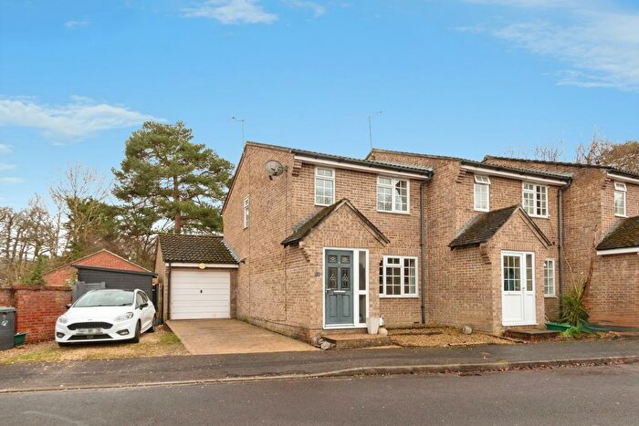 3 Bedroom End Terrace House For Sale In Maybrook, Chineham, Basingstoke, Hampshire, RG24