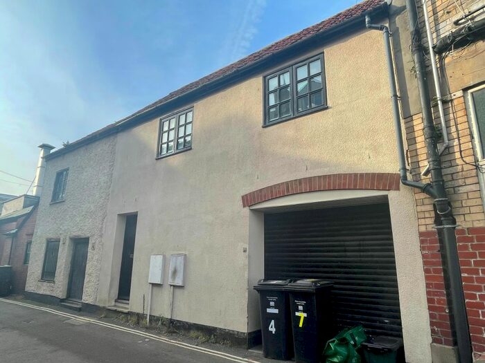 1 Bedroom Flat To Rent In Queen Street, Exmouth, EX8