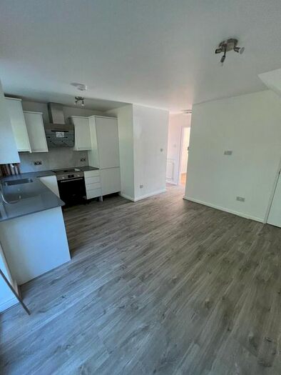 3 Bedroom End Of Terrace House To Rent In Willows Close, Pinner, HA5