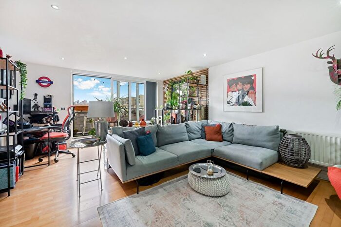 2 Bedroom Flat For Sale In Wards Wharf Approach, London, E16