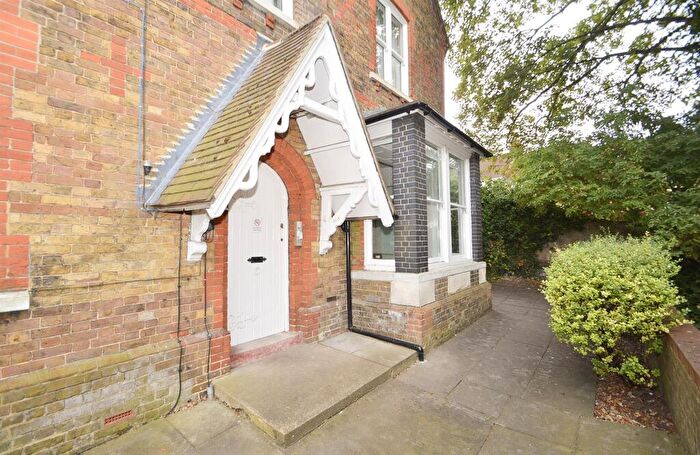 1 Bedroom Flat For Sale In Berkeley Mount, Old Road, Chatham, ME4