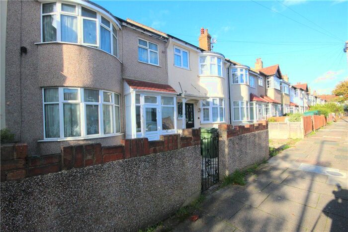 3 Bedroom Flat To Rent In Carnforth Road, London, SW16