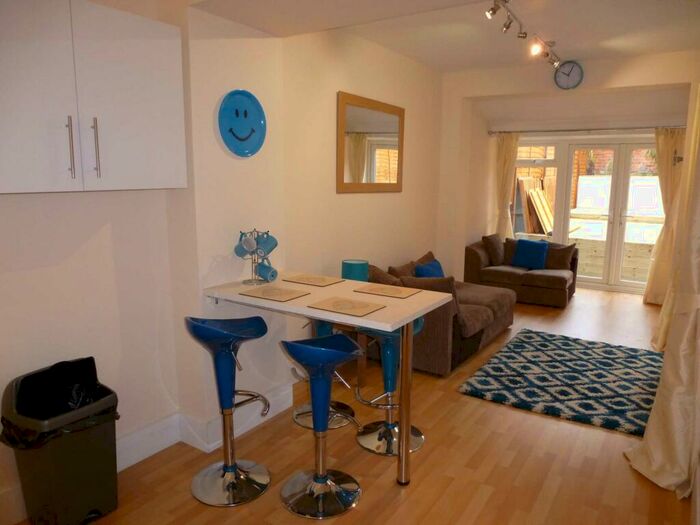 4 Bedroom House To Rent In Highgrove Street, Reading, RG1