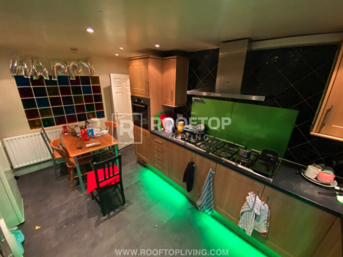 7 Bedroom House To Rent In Chestnut Avenue, Leeds, LS6
